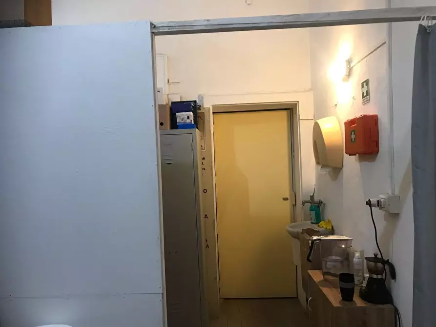 Immagine 5 di Locale commerciale in affitto  a Pisa