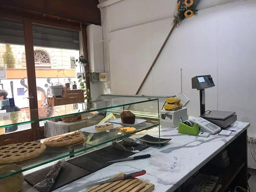 Immagine 1 di Locale commerciale in affitto  a Pisa