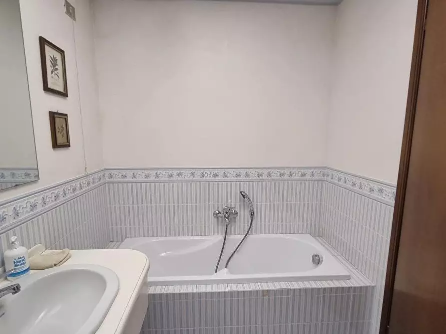 Immagine 14 di Appartamento in vendita  a Livorno