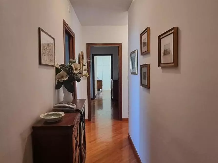 Immagine 4 di Appartamento in vendita  a Livorno