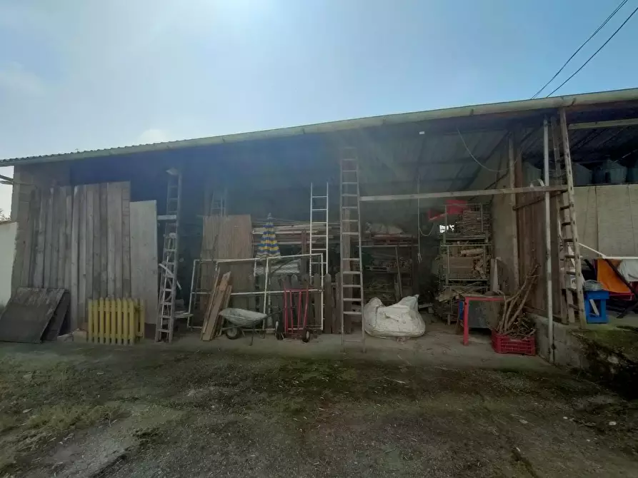 Immagine 36 di Villa in vendita  a Capannori