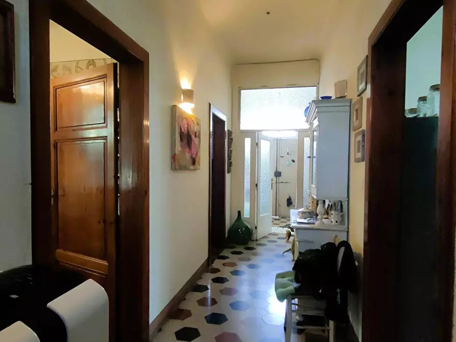 Immagine 3 di Villa in vendita  a Capannori