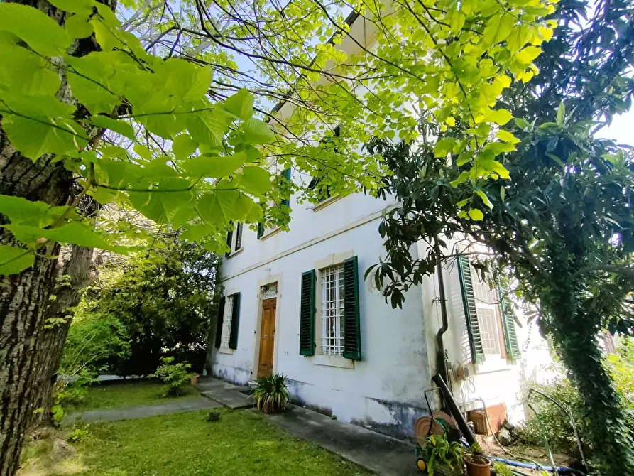 Immagine 41 di Villa in vendita  a Capannori