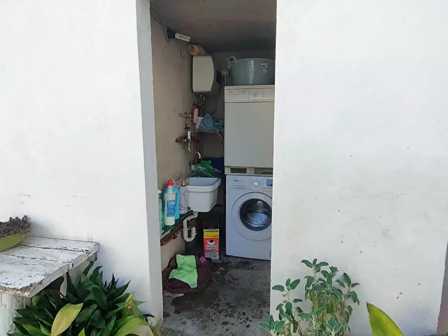 Immagine 38 di Villa in vendita  a Capannori