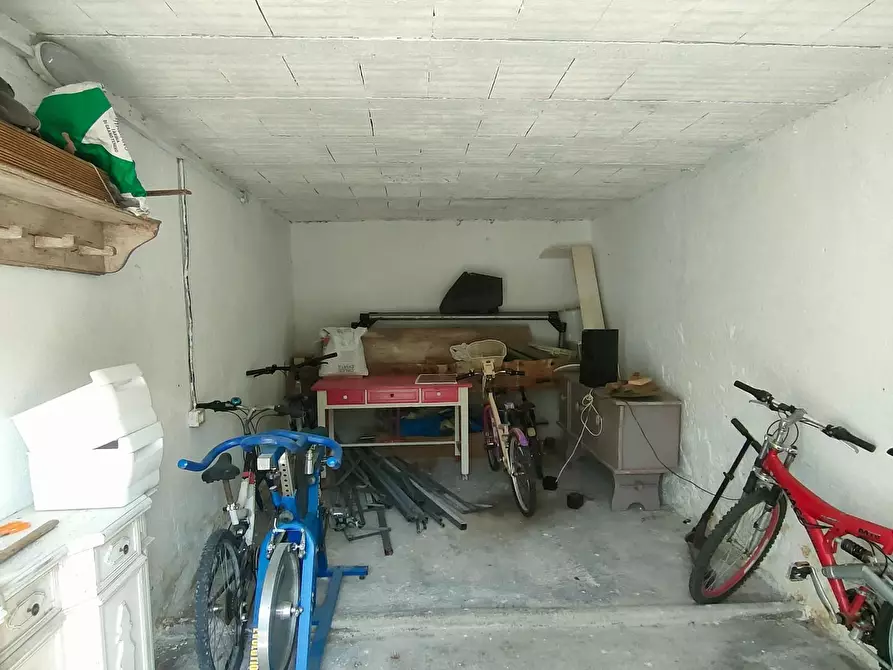 Immagine 37 di Villa in vendita  a Capannori