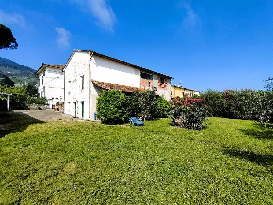 Immagine 24 di Villa in vendita  a Capannori