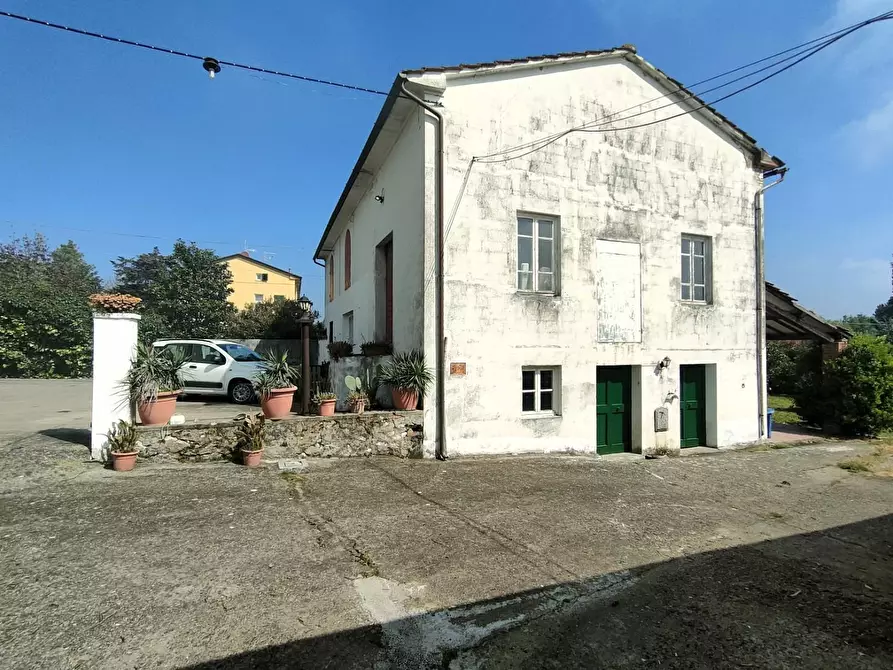 Immagine 23 di Villa in vendita  a Capannori