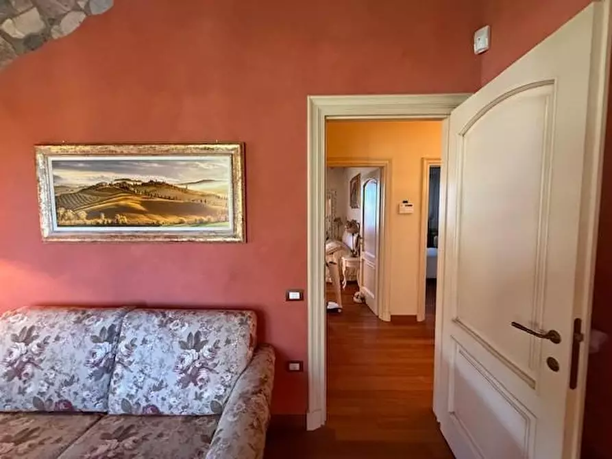 Immagine 34 di Casa colonica in vendita  a Fucecchio