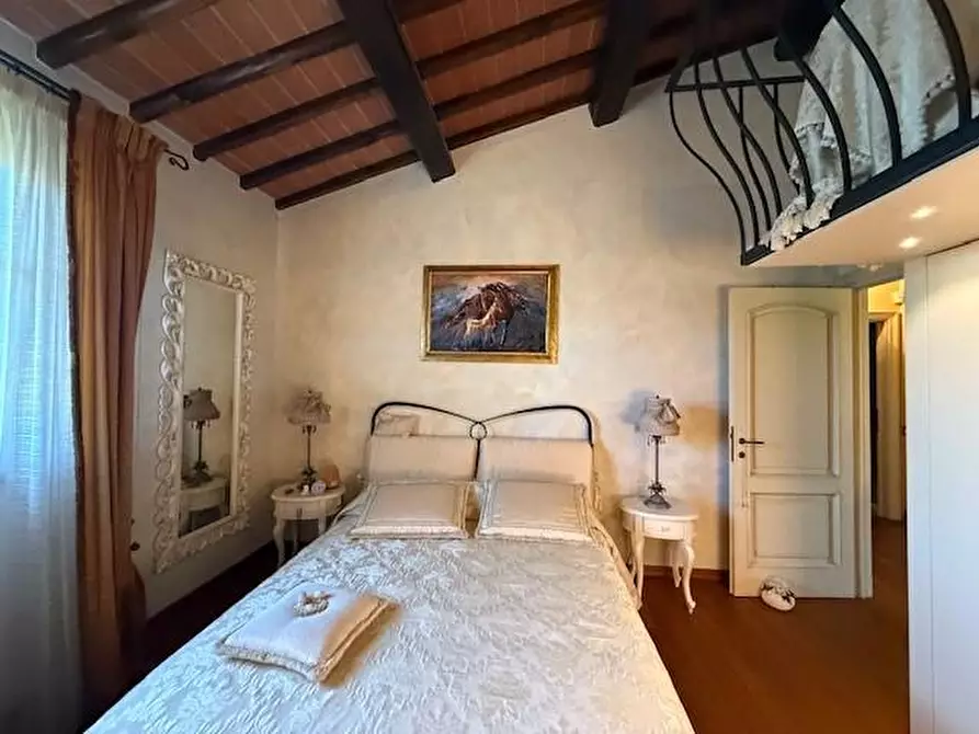 Immagine 27 di Casa colonica in vendita  a Fucecchio