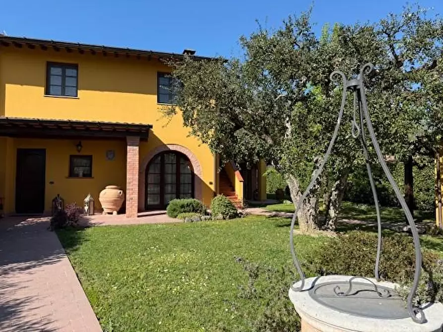 Immagine 1 di Casa colonica in vendita  a Fucecchio