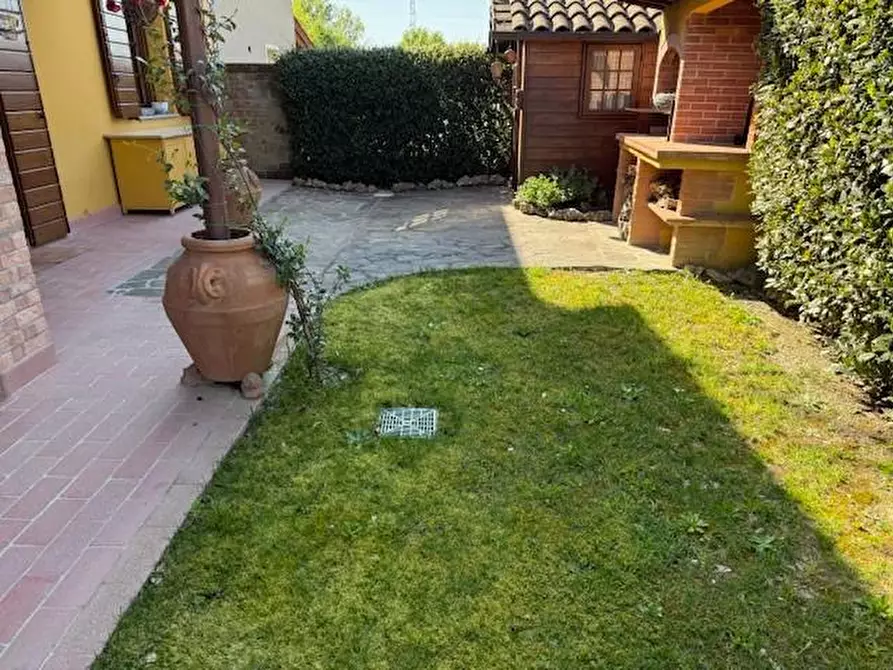 Immagine 10 di Casa colonica in vendita  a Fucecchio