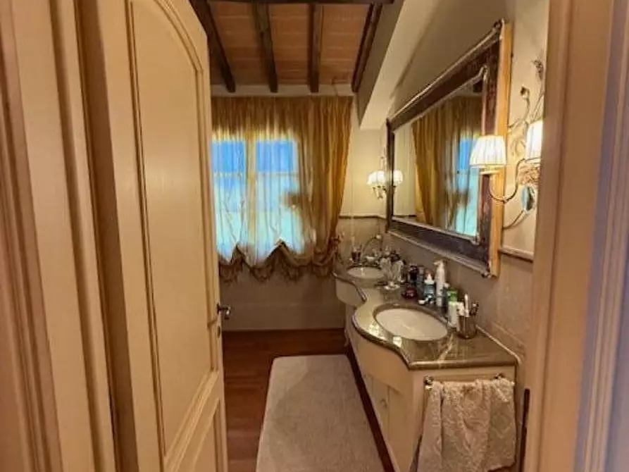 Immagine 38 di Casa colonica in vendita  a Fucecchio