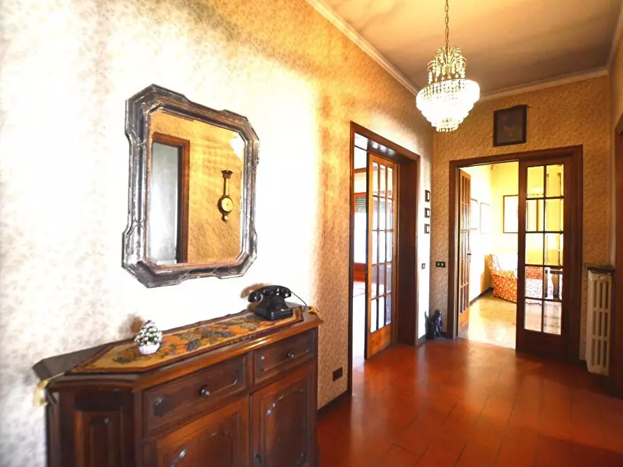 Immagine 11 di Villa in vendita  a Lucca