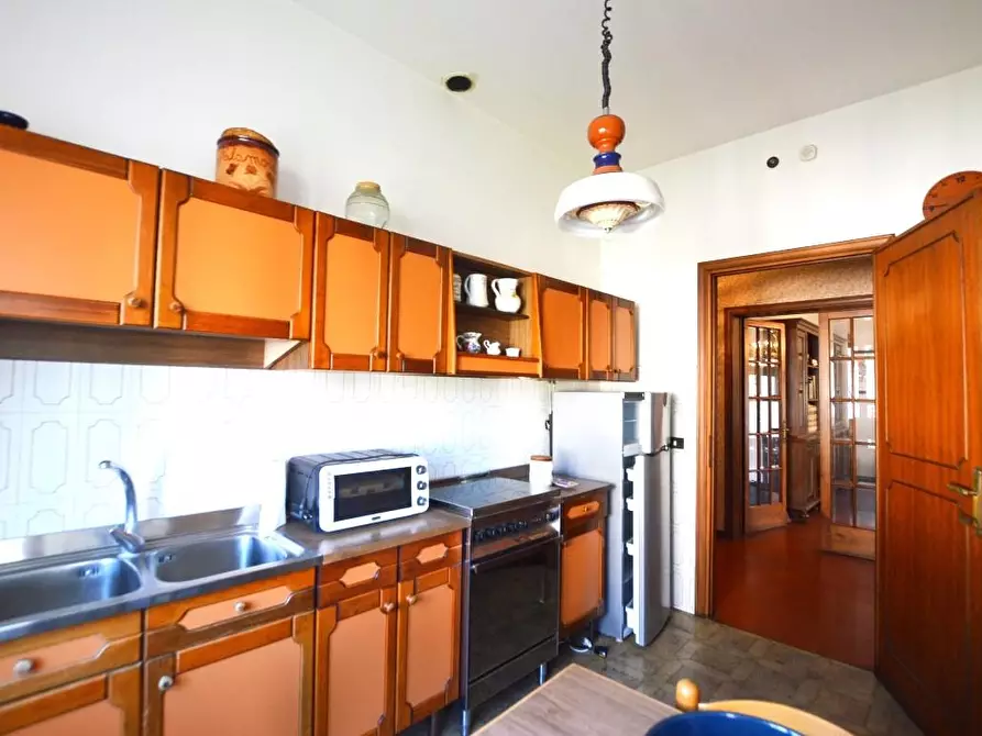 Immagine 10 di Villa in vendita  a Lucca