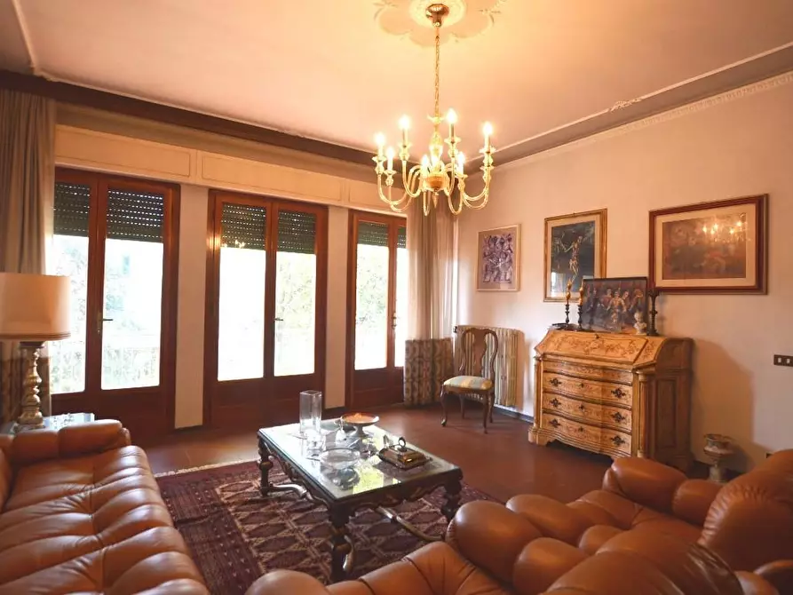 Immagine 4 di Villa in vendita  a Lucca