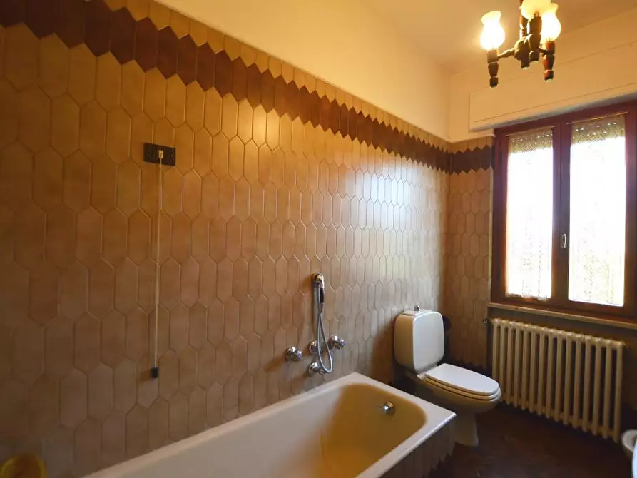 Immagine 13 di Villa in vendita  a Lucca