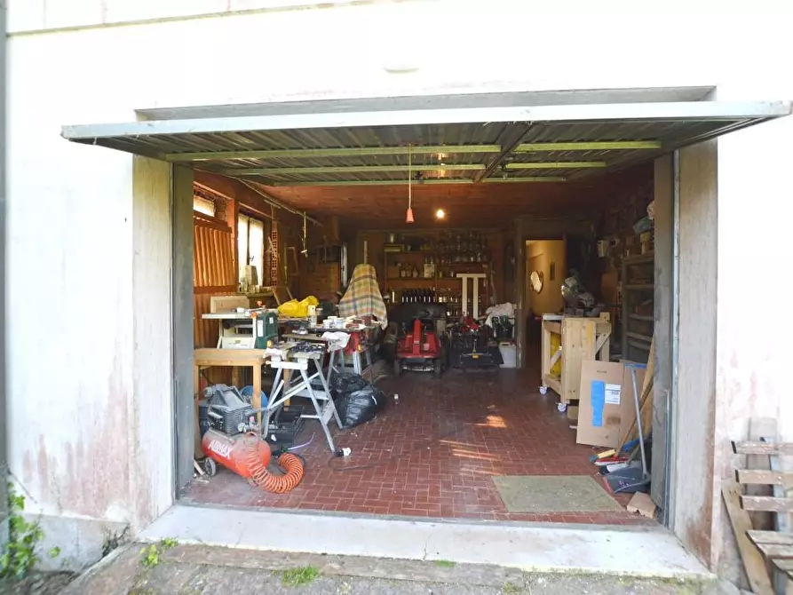 Immagine 33 di Villa in vendita  a Lucca