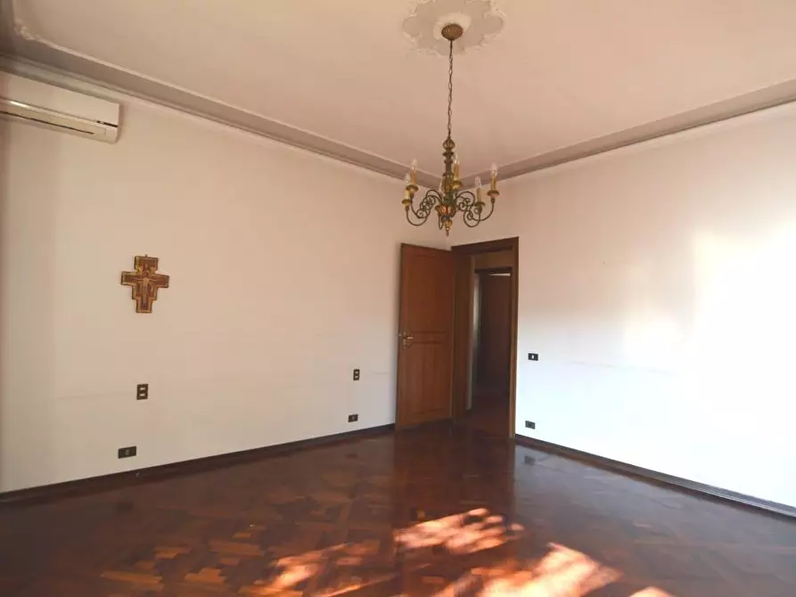 Immagine 23 di Villa in vendita  a Lucca