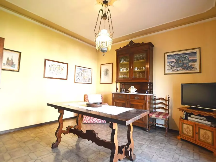 Immagine 8 di Villa in vendita  a Lucca