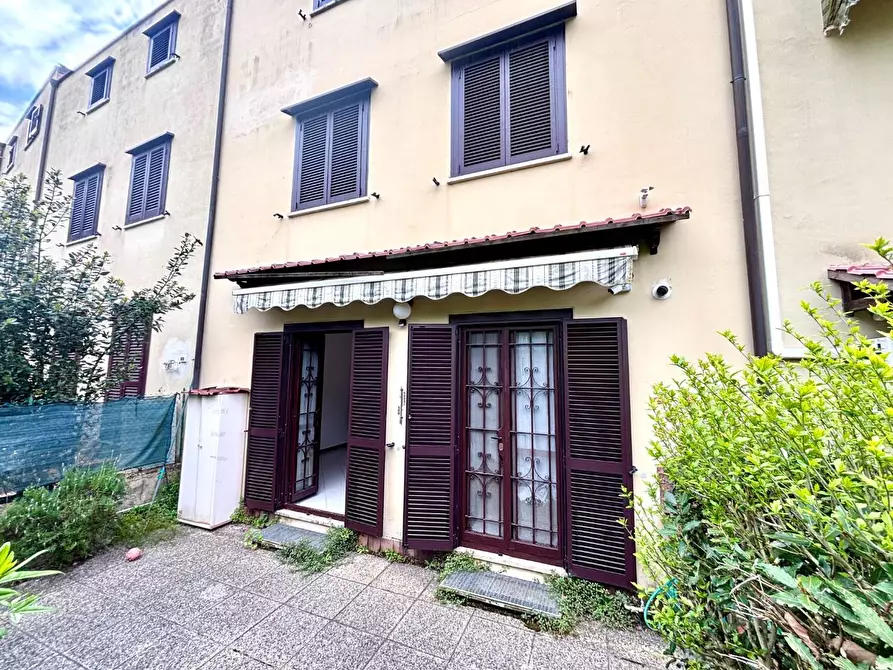 Immagine 55 di Villetta a schiera in vendita  a Calci