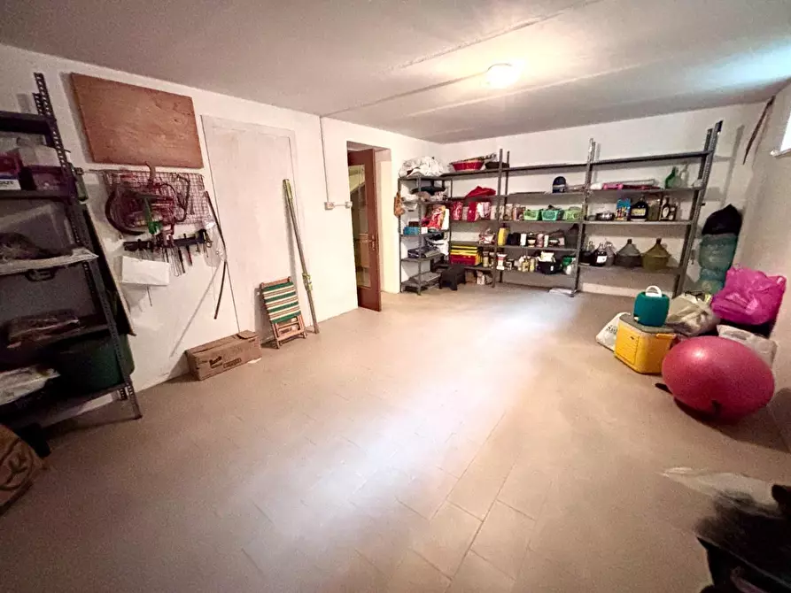 Immagine 42 di Villetta a schiera in vendita  a Calci