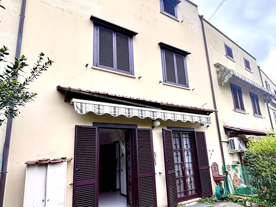 Immagine 56 di Villetta a schiera in vendita  a Calci