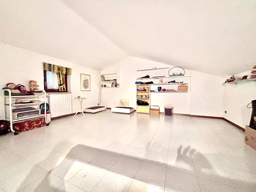 Immagine 38 di Villetta a schiera in vendita  a Calci