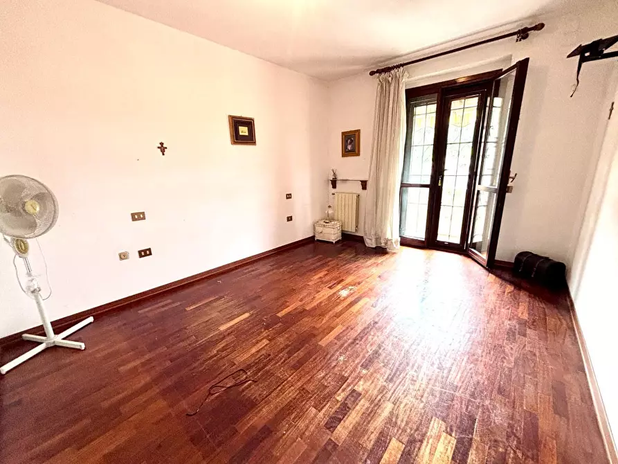 Immagine 36 di Villetta a schiera in vendita  a Calci