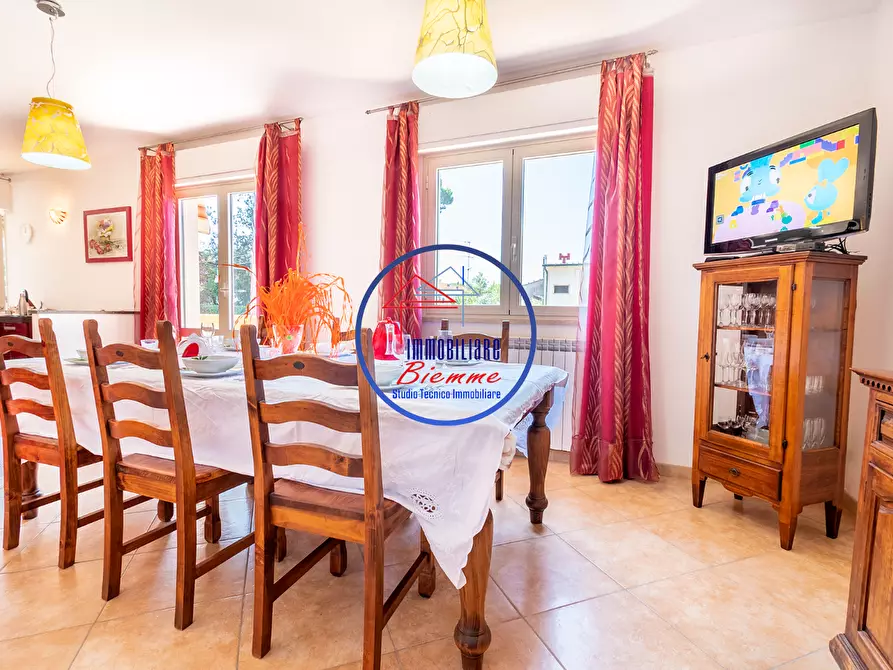 Immagine 1 di Casa semindipendente in vendita  a Viareggio