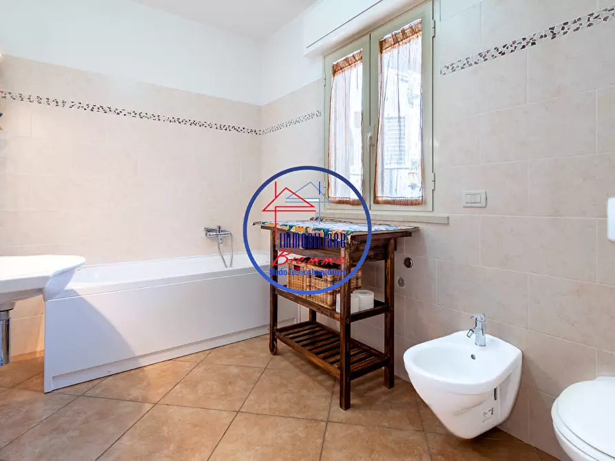 Immagine 11 di Casa semindipendente in vendita  a Viareggio