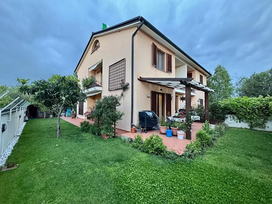 Immagine 4 di Casa bifamiliare in vendita  a San Giuliano Terme