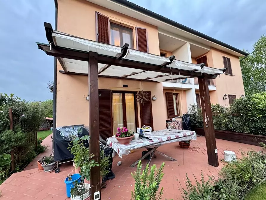 Immagine 8 di Casa bifamiliare in vendita  a San Giuliano Terme