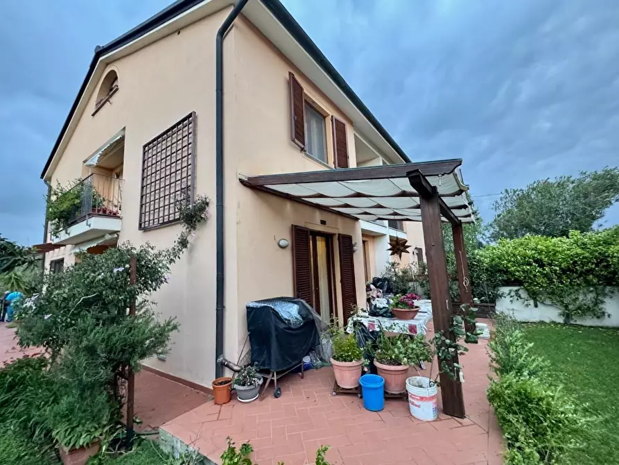 Immagine 5 di Casa bifamiliare in vendita  a San Giuliano Terme
