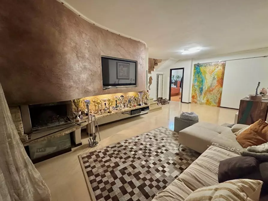 Immagine 10 di Casa bifamiliare in vendita  a San Giuliano Terme