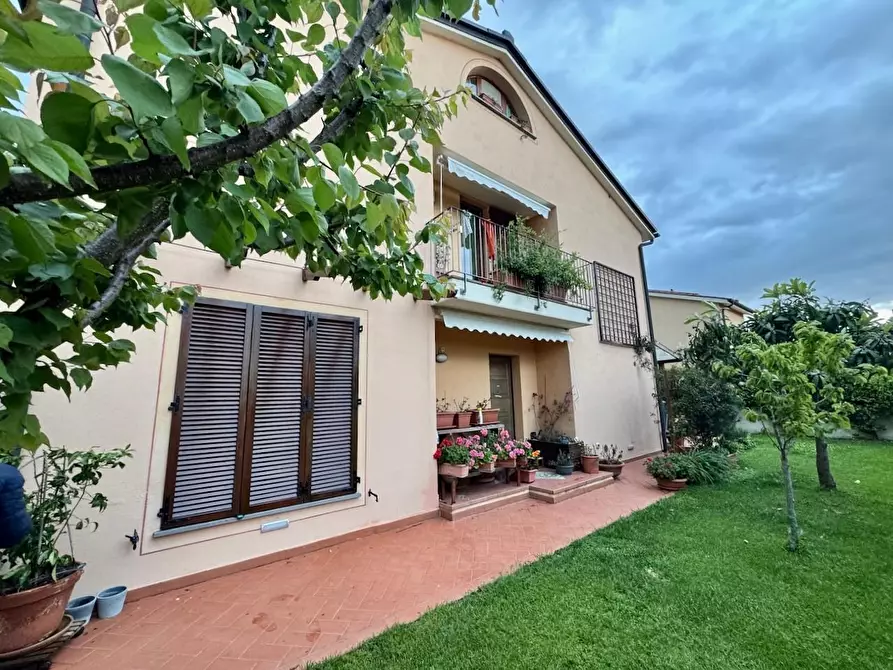 Immagine 3 di Casa bifamiliare in vendita  a San Giuliano Terme