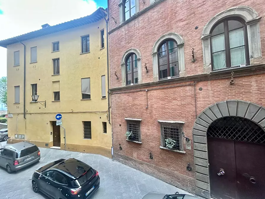Immagine 11 di Appartamento in vendita  a Siena