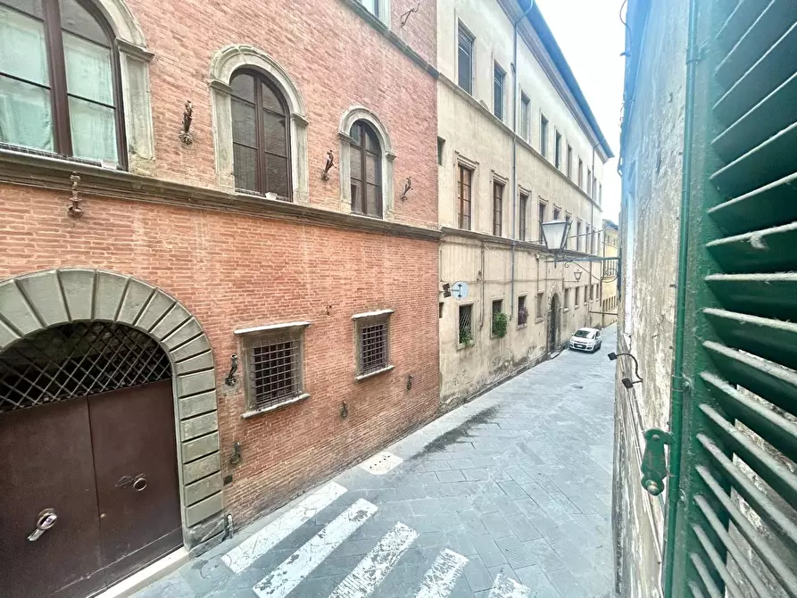 Immagine 27 di Appartamento in vendita  a Siena
