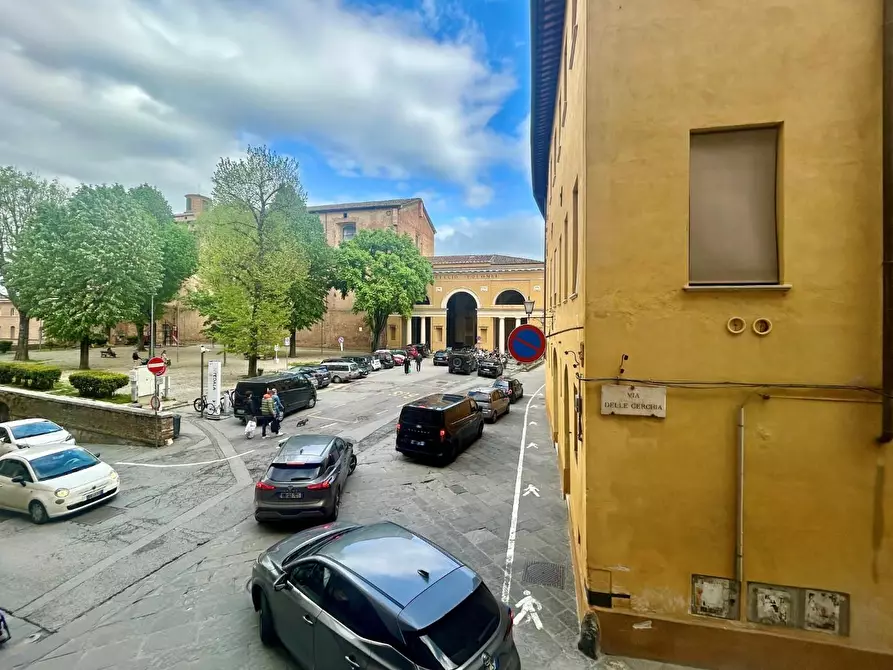 Immagine 1 di Appartamento in vendita  a Siena