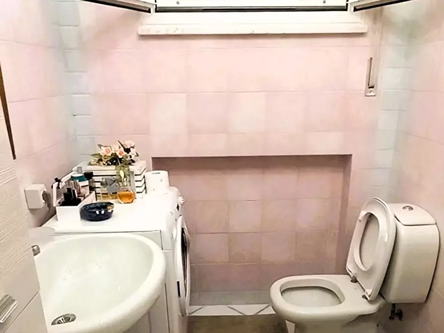 Immagine 21 di Appartamento in vendita  a Carrara