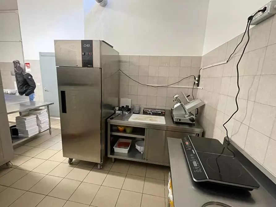 Immagine 12 di Attività commerciale in vendita  a Torino