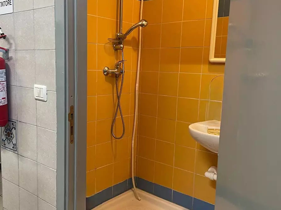 Immagine 21 di Attività commerciale in vendita  a Torino