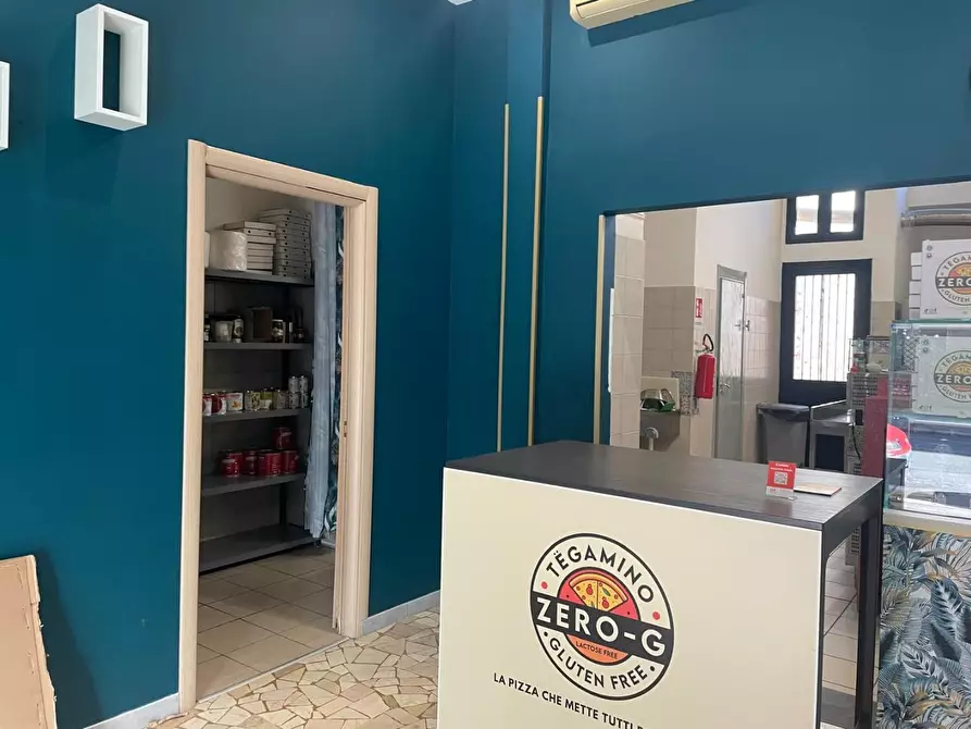 Immagine 13 di Attività commerciale in vendita  a Torino