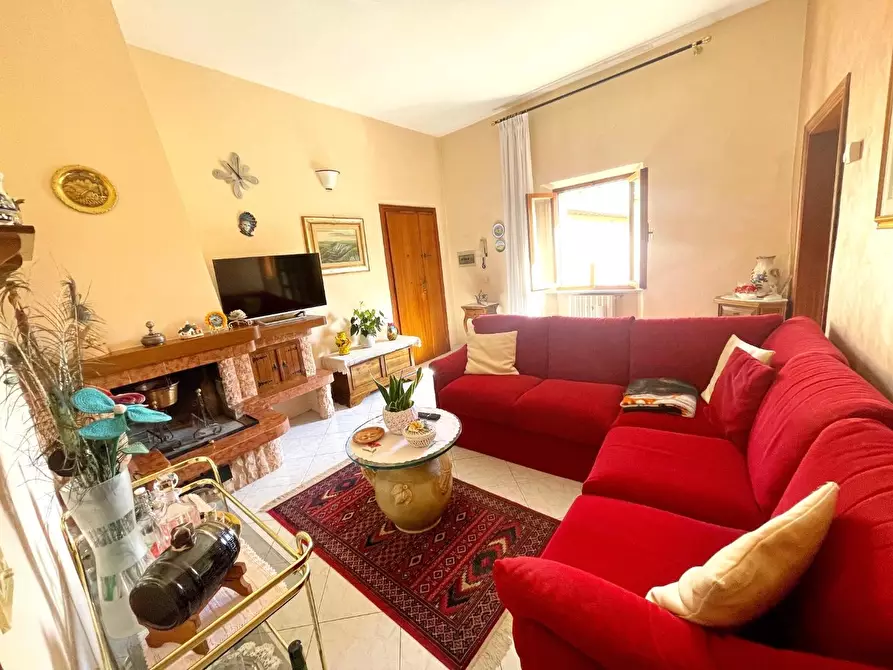 Immagine 2 di Appartamento in vendita  a Poggibonsi