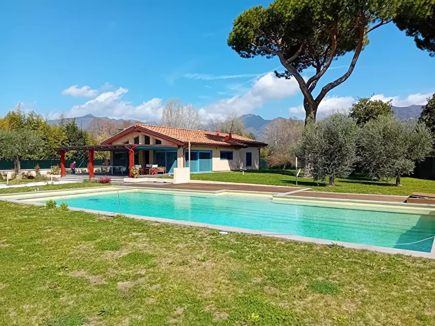 casa indipendente in vendita a Pietrasanta in zona Tonfano