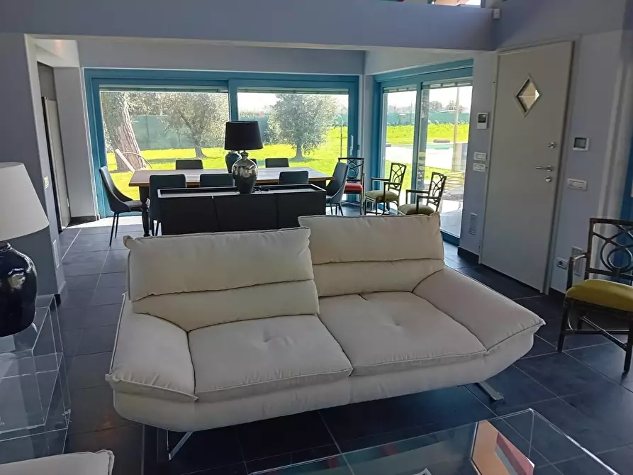 Immagine 9 di Villa in vendita  a Pietrasanta