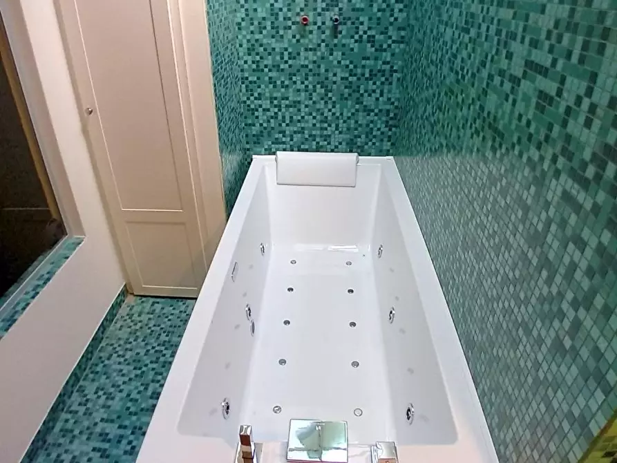 Immagine 34 di Villa in vendita  a Pietrasanta