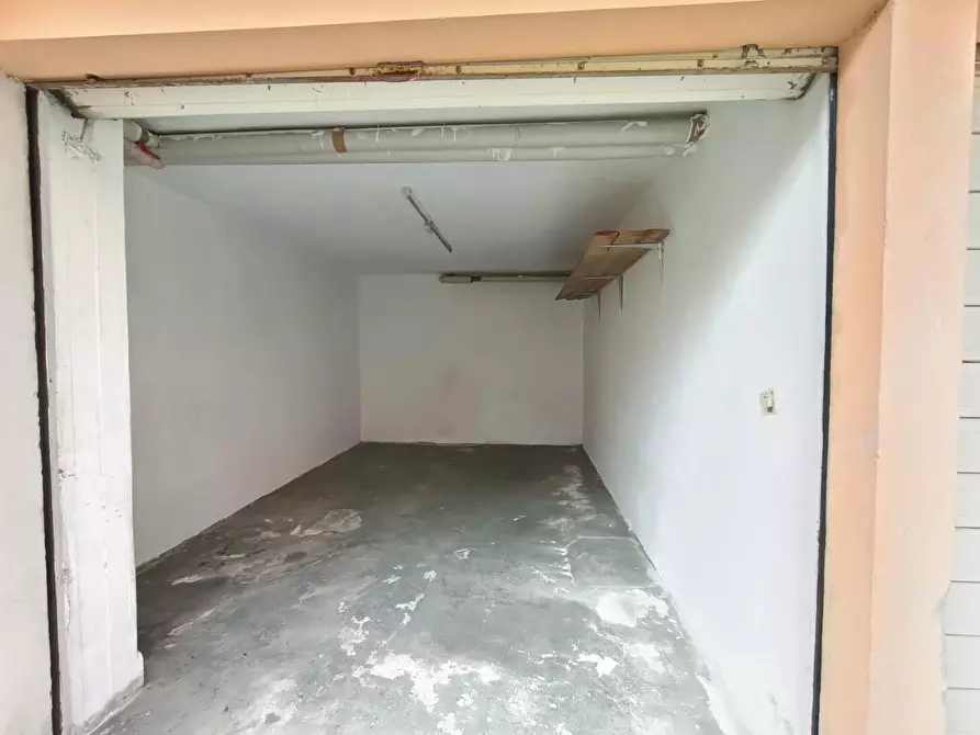 Immagine 3 di Garage in affitto  a Pisa