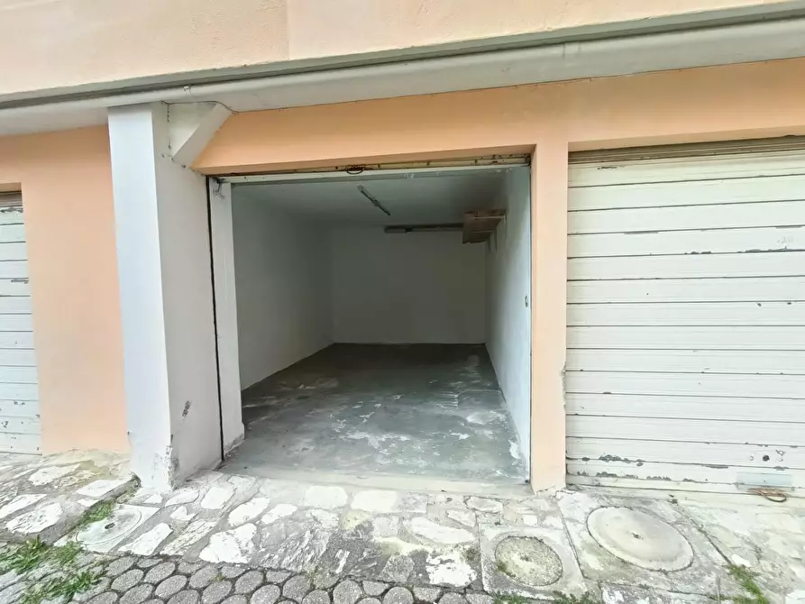 Immagine 4 di Garage in affitto  a Pisa