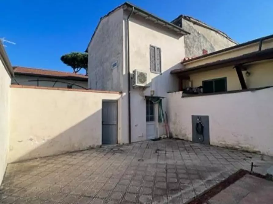 Immagine 11 di Villetta a schiera in vendita  a Camaiore