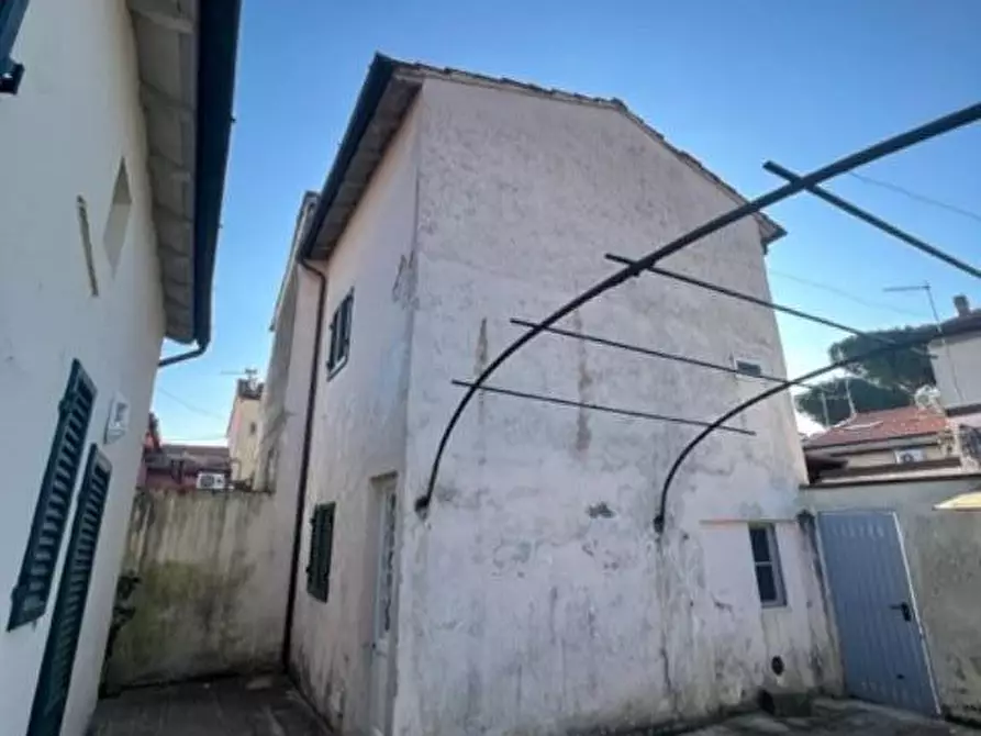 Immagine 9 di Villetta a schiera in vendita  a Camaiore